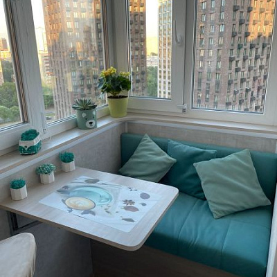 Зеленый матрасик с подушками на балкон для зоны отдыха. Любой размер, форма и цвет на заказ от фабрики Гливер. Отзыв клиента 5 звезд. 